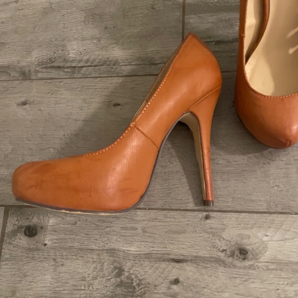 Heels - Picture 3 of 7